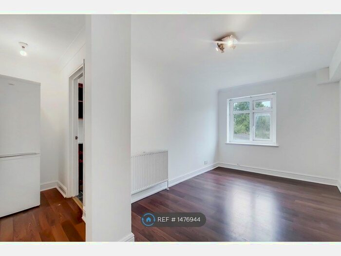 1 Bedroom Flat To Rent In Merton Road, London, SW19
