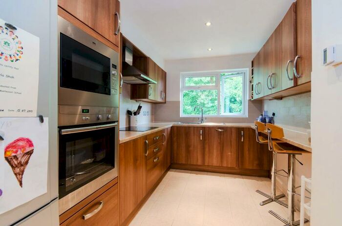 2 Bedroom Flat To Rent In Cornwall Road, Hatch End, Pinner, HA5