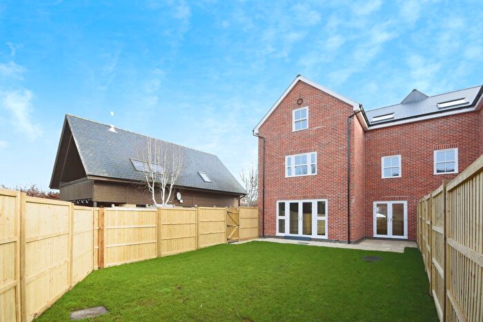 5 Bedroom Semi-Detached House For Sale In Thaxted Road, Saffron Walden, CB11