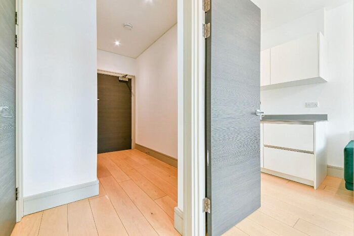 2 Bedroom Flat To Rent In Imperial Drive, Harrow, Middlesex, HA2