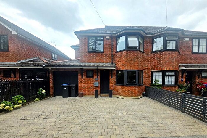 3 Bedroom Property To Rent In Chalk Lane, Cockfosters, EN4