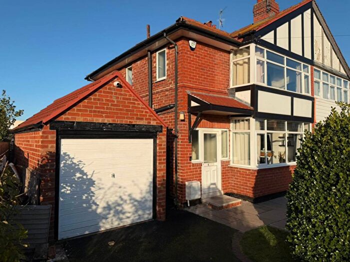 3 Bedroom Semi Detached House For Sale In Wallis Avenue, Lincoln, LN6
