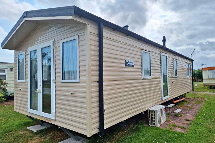 2 Bedroom Park Home For Sale In Snettisham Holiday Park, PE31