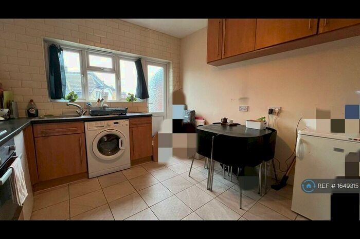 2 Bedroom Flat To Rent In Footscray Road, London, SE9