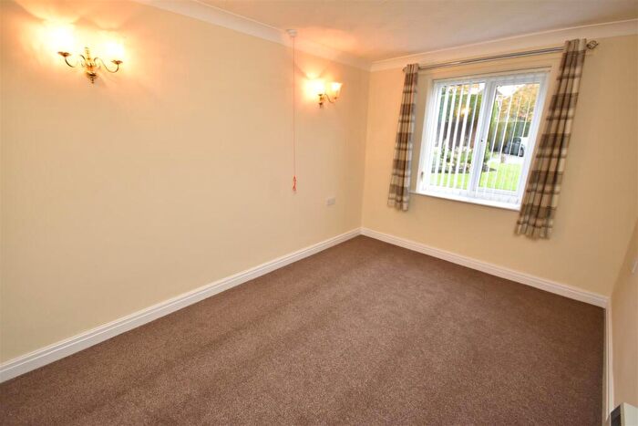1 Bedroom Retirement Property To Rent In Hesslewell Court, Heswall, CH60