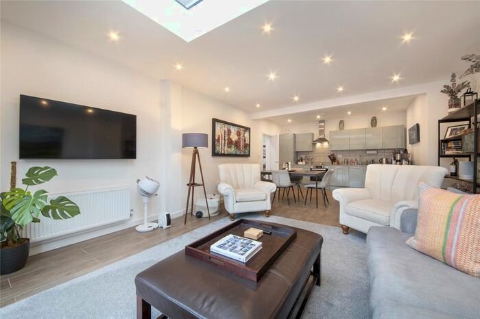 3 Bedroom Flat To Rent In Prince Arthur Road, Hampstead, NW3