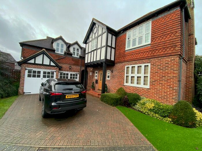 5 Bedroom Detached House To Rent In Glencrofts, Hockley, Essex, SS5