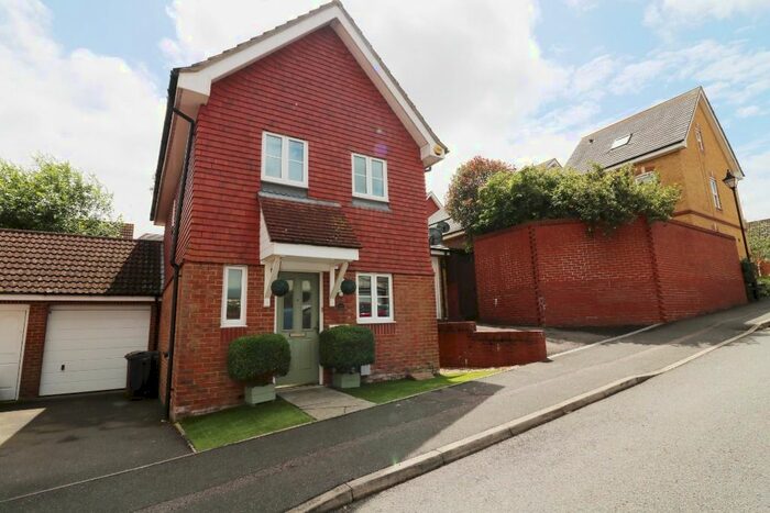 3 Bedroom Detached House To Rent In Gravelly Field, Singleton, Ashford, TN23