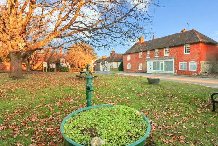 1 Bedroom Flat To Rent In The Street, Egerton, TN27