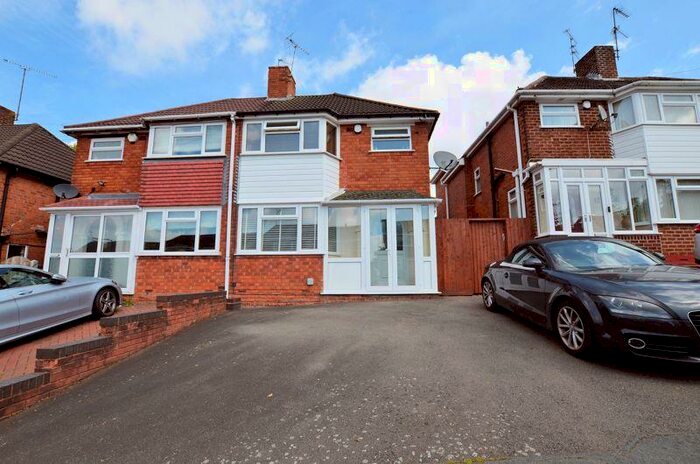 3 Bedroom Semi-Detached House To Rent In Castle Road West, Oldbury, B68