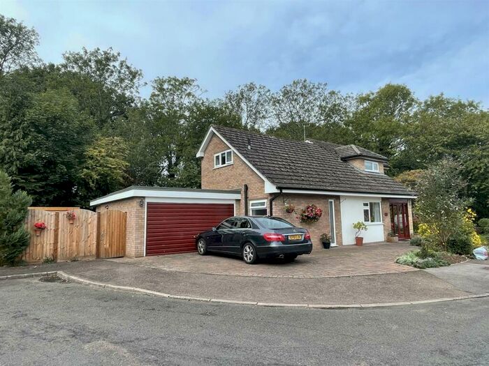 3 Bedroom Detached House For Sale In Angus Close, Thurnby, LE7