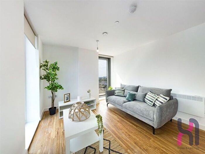 2 Bedroom Flat To Rent In Michigan Point Tower D, Michigan Avenue, M50