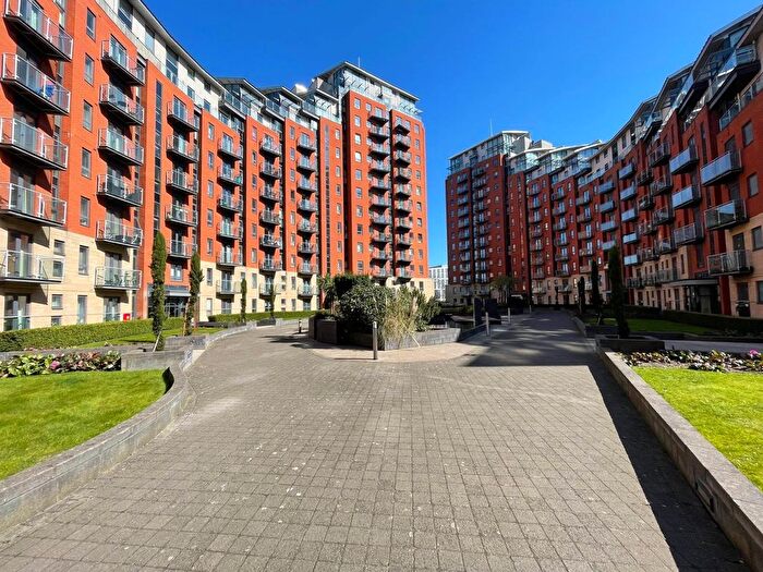 2 Bedroom Flat To Rent In Gotts Road, Leeds, West Yorkshire, Uk, LS12