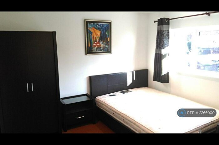 Studio To Rent In Dunmore, Guildford, GU2