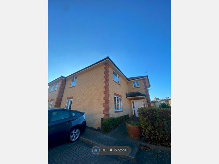 2 Bedroom Flat To Rent In Nandina Court, Ilford, IG5