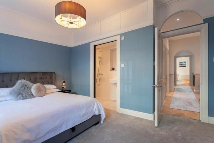 3 Bedroom Flat To Rent In Main Door Flat On Dundonald Street, New Town, Edinburgh, EH3