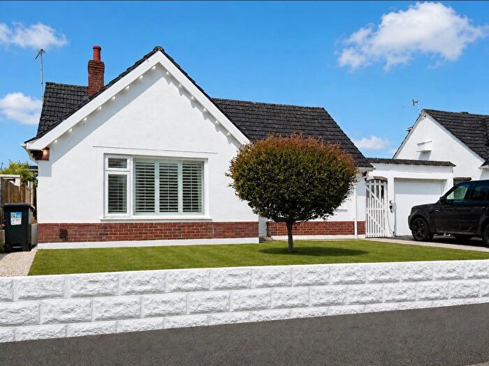 3 Bedroom Bungalow For Sale In Northbourne Gardens, Bournemouth, BH10