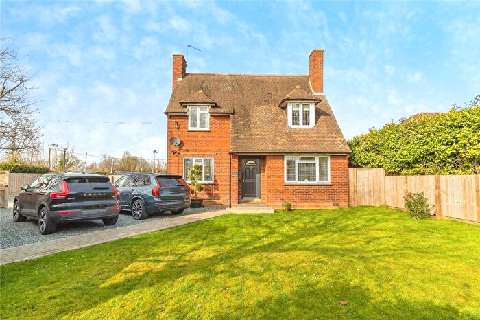 3 Bedroom Detached House For Sale In Station Road, Bow Brickhill, Milton Keynes, Buckinghamshire, MK17