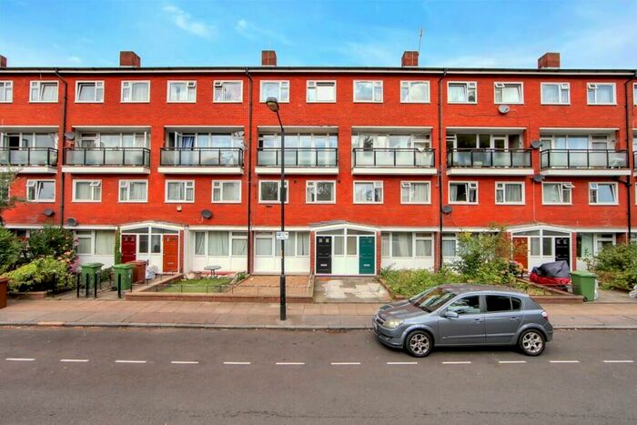 4 Bedroom Maisonette To Rent In Forsyth Gardens, London, Kennington, Southwark, SE17