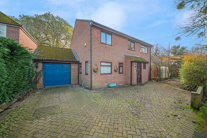 4 Bedroom Detached House For Sale In West Drive, Bishopstoke, Eastleigh, SO50