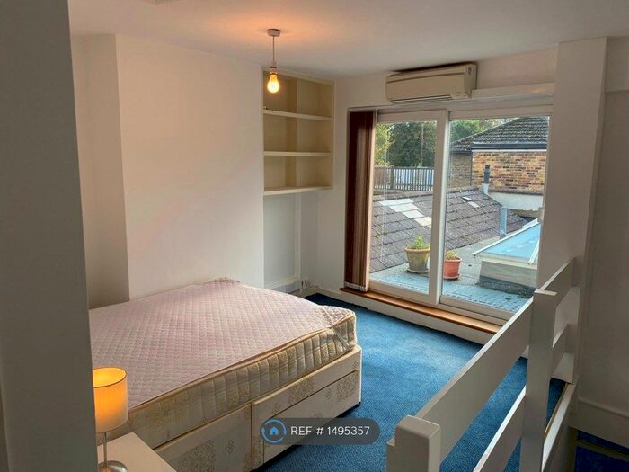 1 Bedroom Flat To Rent In Queens Road, Hersham, Walton-On-Thames, KT12