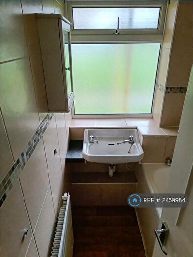 2 Bedroom Flat To Rent In Padnall Road, Romford, RM6