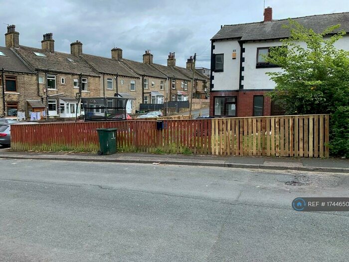 3 Bedroom Semi-Detached House To Rent In Gaythorne Terrace, Clayton, Bradford, BD14