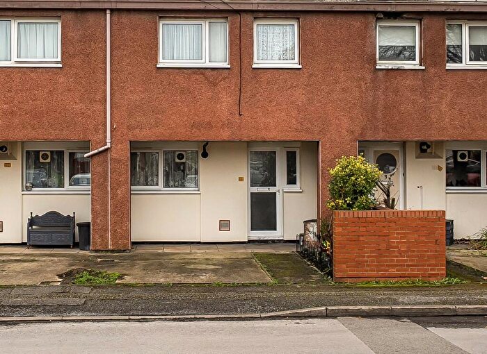 3 Bedroom Maisonette For Sale In Phipps Bridge Road, Mitcham, CR4