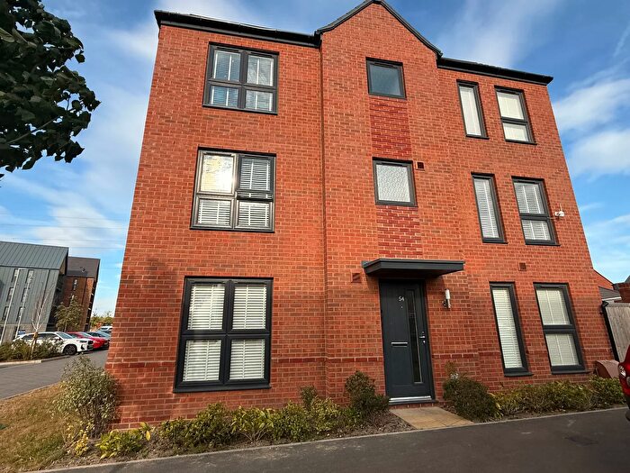 4 Bedroom Semi-Detached House To Rent In Box Crescent, Dunstable, LU5