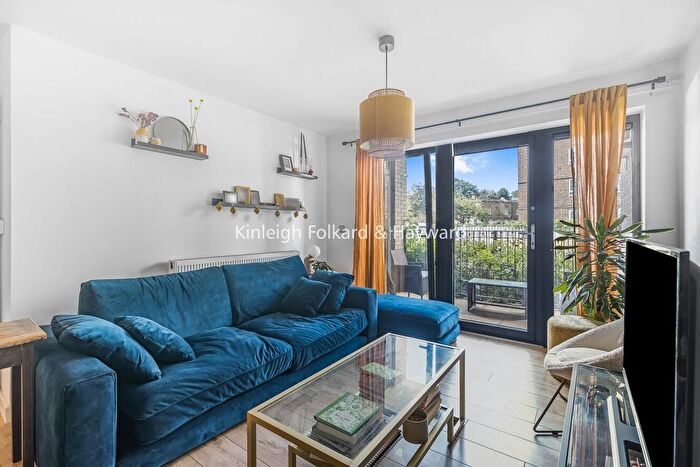 2 Bedroom Flat For Sale In Cowley Road, Oval, London, SW9