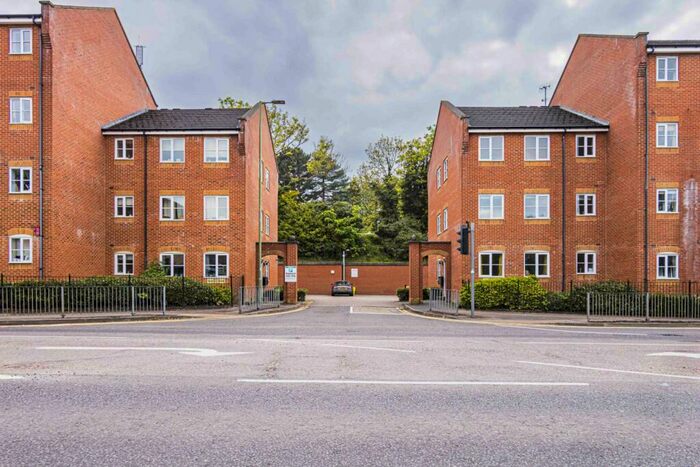 2 Bedroom Flat To Rent In Harriet House, London Road, HP3