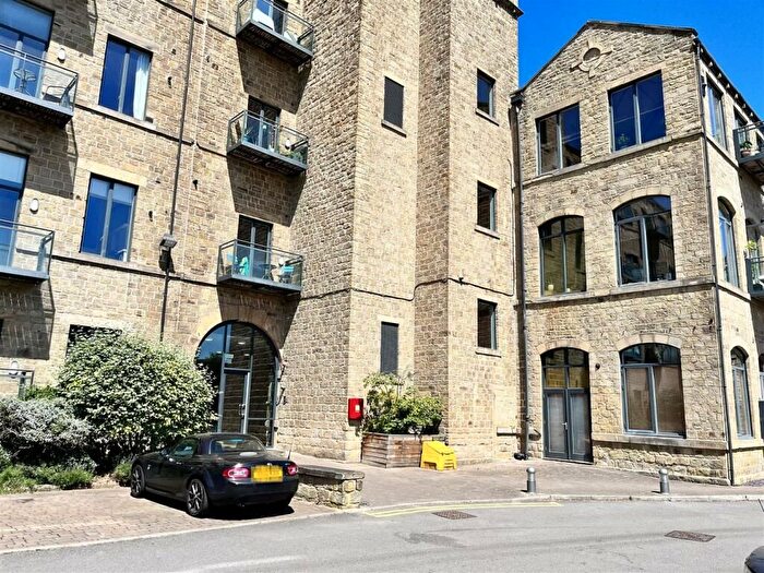 1 Bedroom Flat For Sale In Ledgard Wharf, Mirfield, WF14