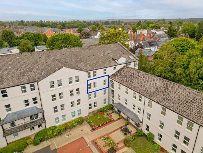 1 Bedroom Apartment For Sale In Binswood Avenue, Leamington Spa, Warwickshire, CV32