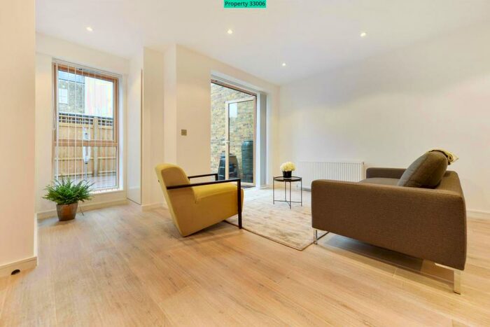 3 Bedroom Town House To Rent In Railton Road, London, SE24