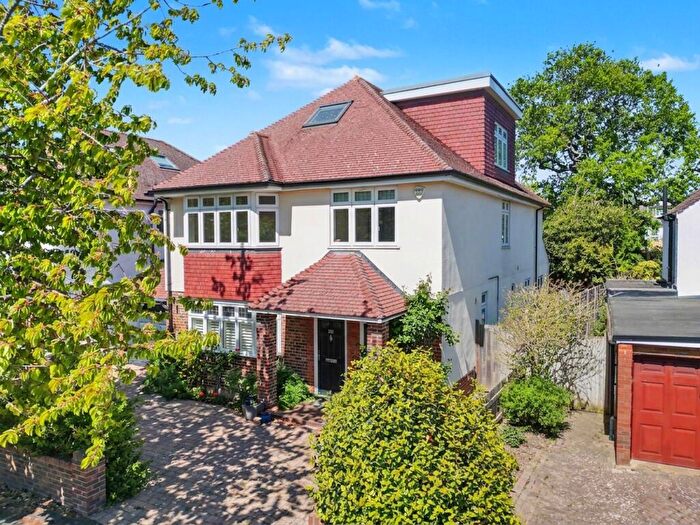5 Bedroom Detached House For Sale In Clinton Avenue, East Molesey, KT8