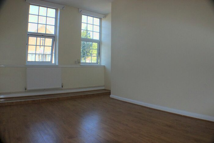 1 Bedroom Flat To Rent In Addington Road, Selsdon, South Croydon, CR2