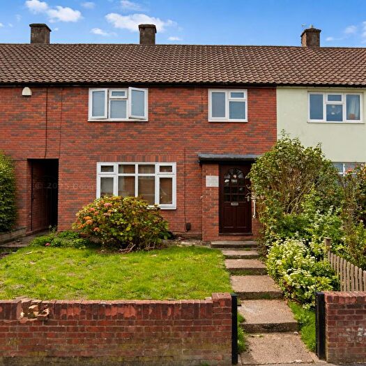 Studio To Rent In Edenhall Glen, Romford, RM3