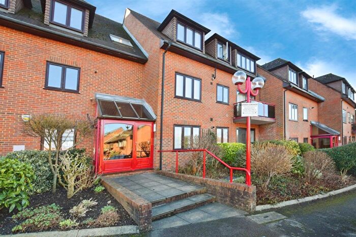 2 Bedroom Flat To Rent In Avenue Road, London, N12