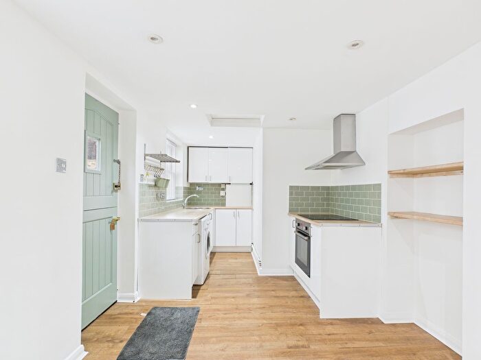 2 Bedroom Flat To Rent In Marine Parade, Worthing, BN11