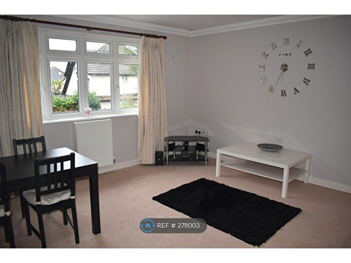 2 Bedroom Flat To Rent In Queens Park West Drive, Bournemouth, BH8