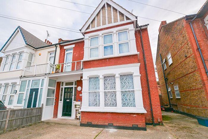 Flat To Rent In Elderton Road, Westcliff-On-Sea, SS0