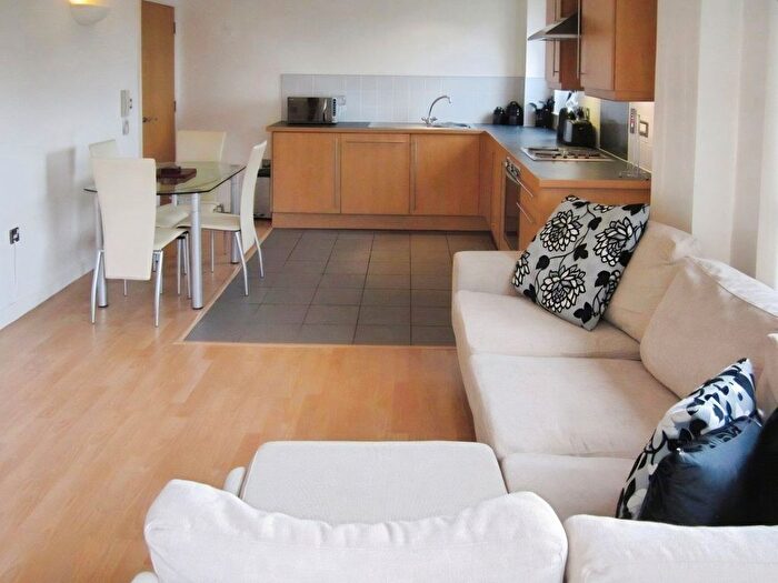 2 Bedroom Flat To Rent In City Walk, Leeds, LS11
