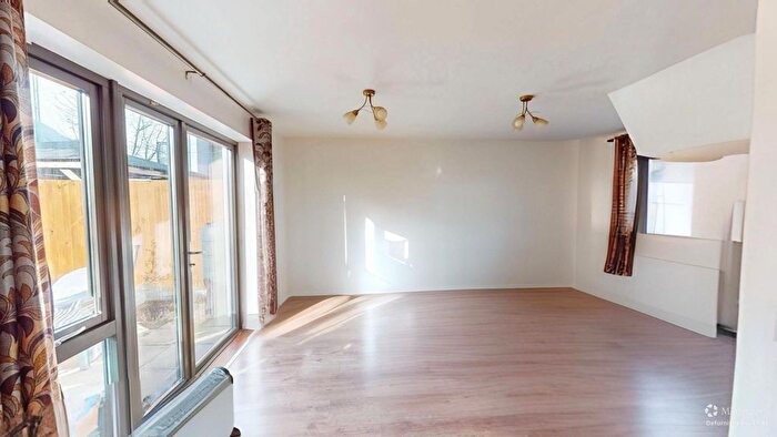 3 Bedroom Town House To Rent In Benning Drive, Dagenham, RM8