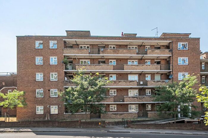 2 Bedroom Flat For Sale In Hither Green Lane, London, SE13
