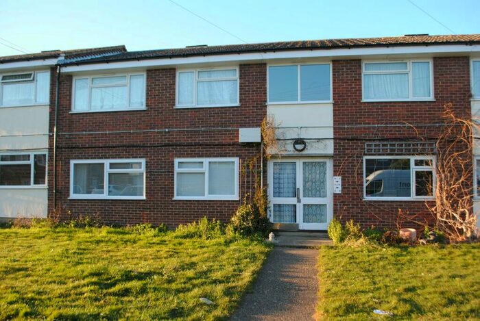 1 Bedroom Flat To Rent In Kingsmere, Benfleet, SS7