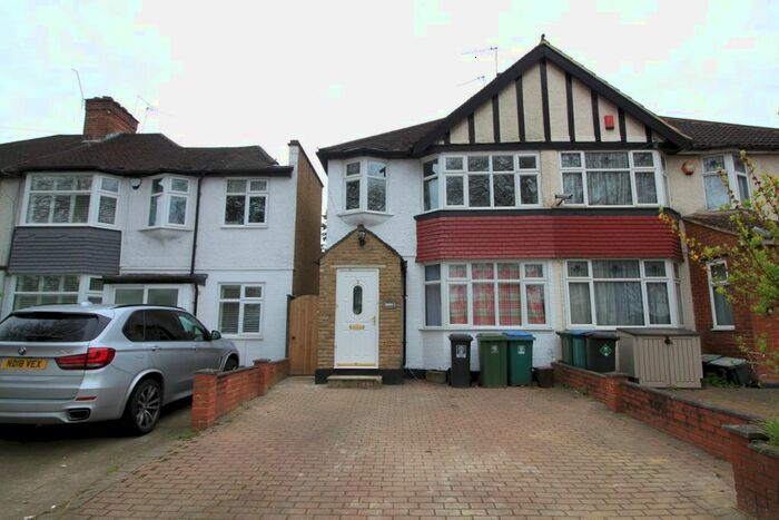 3 Bedroom Semi-Detached House To Rent In Bushey Mill Lane, Watford, WD24