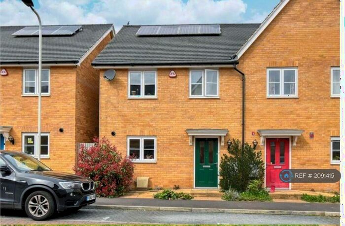 3 Bedroom Semi-Detached House To Rent In Smithsland Road, Romford, RM3