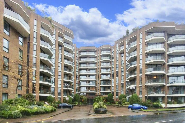 3 Bedroom Flat To Rent In Blythe Road, London, W14