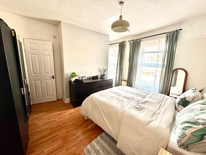 Studio To Rent In Stamford Hill, London, N16