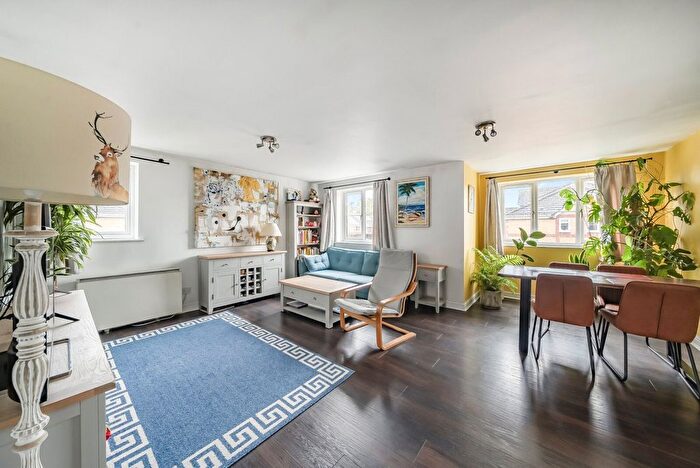 2 Bedroom Flat To Rent In Concord Court, Winery Lane, Kingston Upon Thames, KT1